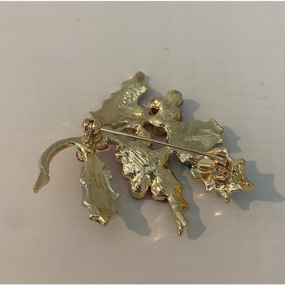 NWOT Macy's Holiday Lane Holly & Berries Gold Tone & Rhinestone Brooch Pin - Picture 2 of 5
